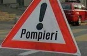 Tresa: auto si ribalta prima del valico di Fornasette, ferita una persona