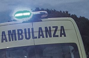 Agno, nonno e nipotina urtati da auto in retromarcia: minime conseguenze