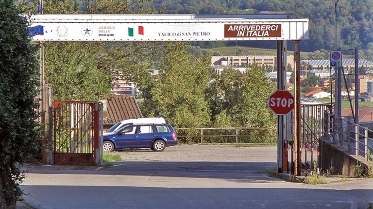 15 clandestini in due auto, “Blitz” interforze stronca traffico sul confine