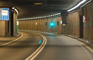 Un sorpasso ogni 584 metri nel “tunnel” del San Gottardo: denunciato