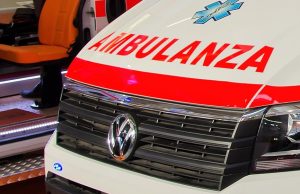 Lonate Ceppino (Varese): auto sbatte contro un ostacolo, grave 64enne