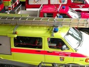 Riviera, auto falcia paracarri: conducente illeso, veicolo da rottamazione