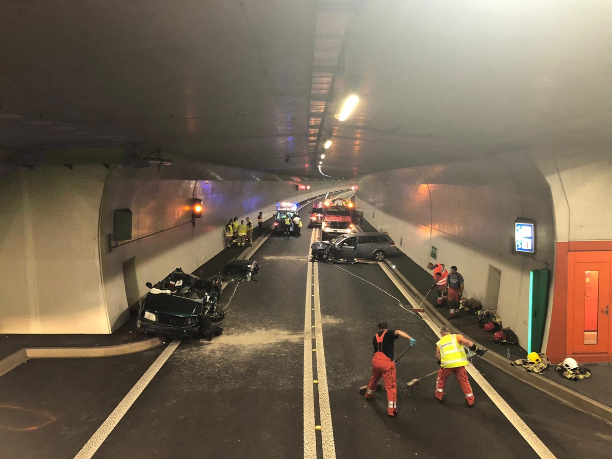 Roveredo (Kanton Graubünden): Verletzte bei Frontalkollision in Tunnel