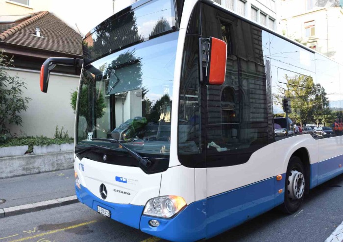 Stadt Luzern: Verkehrsunfall zwischen Bus und Kleinbus