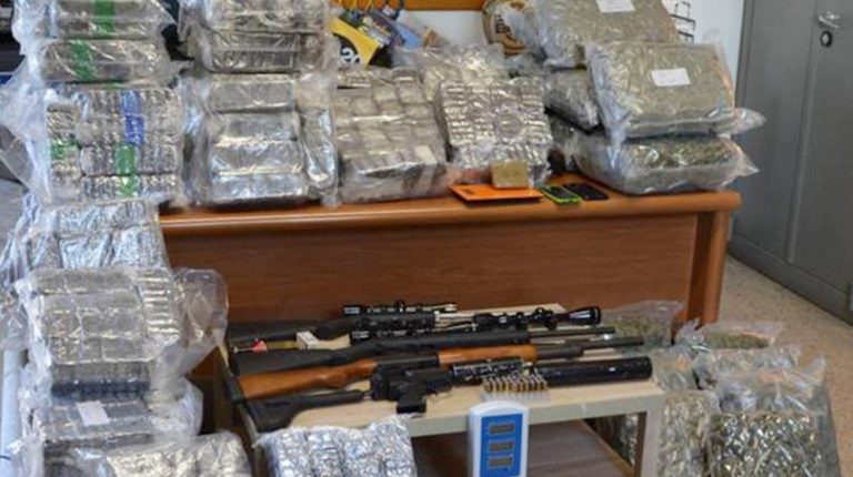 Valmorea (Como), droga a quintali ed armi: 45enne in arresto