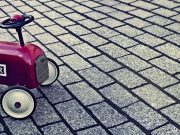 Mini-Gangster rasen mit geklautem Wagen durch Sankt Gallen und knallen rein!