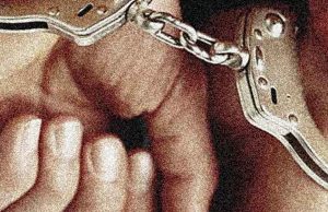 Sospetti maltrattamenti al figlioletto, poi la fuga in Ticino: arrestati