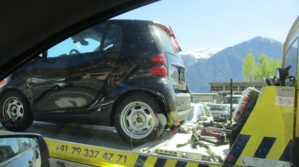 Lavertezzo, collisione sulla Cantonale: illesi conducente e passeggeri