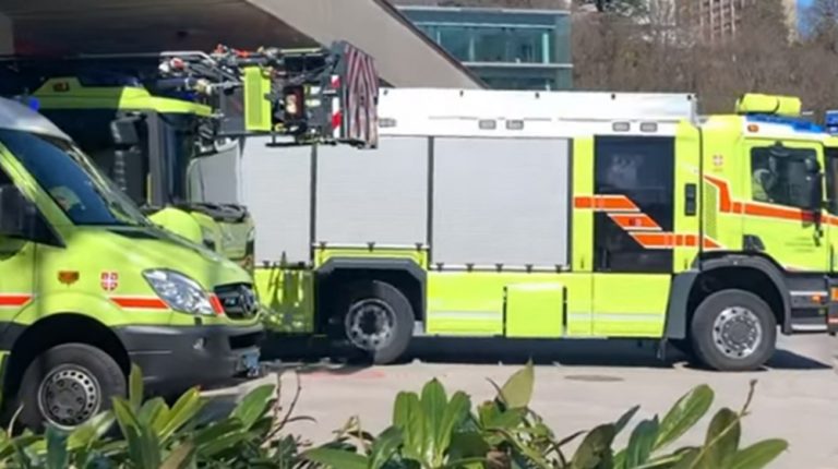 Lugano, edificio a fuoco: due intossicati, intervento problematico