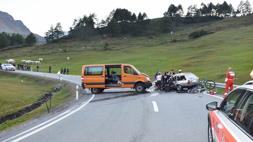 Poschiavo, frontale sulla strada del Bernina: quattro persone ferite