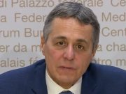 L’editoriale-bonsai / Quattro scappati di casa a caccia d’un titolo sui giornali