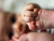 Ein kleines Mädchen, ein stilles Fenster – und eine Chance auf ein neues Leben