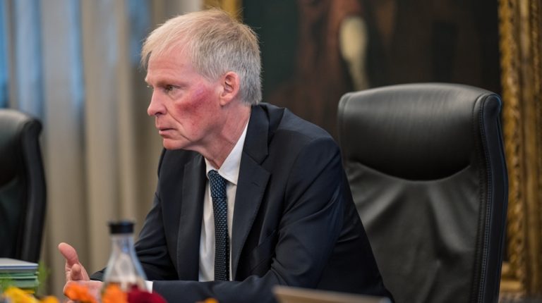 Governo, da leghista a leghista: la presidenza passa a Claudio Zali