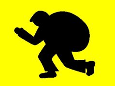 Schweizer Senior von zwei unbekannten Tätern überfallen und Armbanduhr geraubt