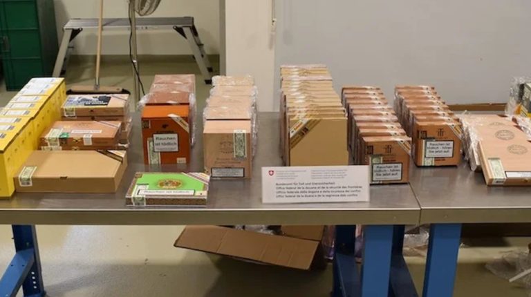 926 sigari di marca non dichiarati, cinese intercettato in frontiera