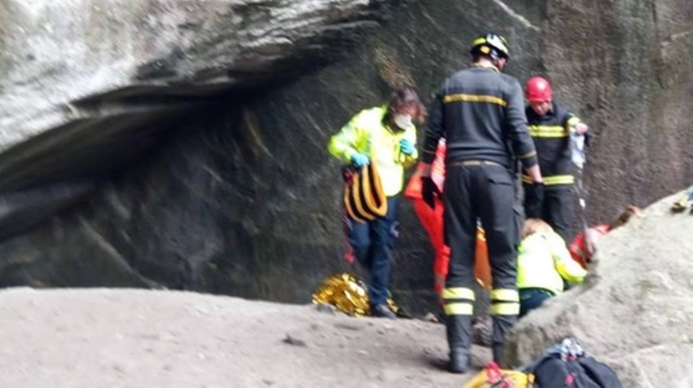 Malnate (Varese), cade nel vuoto alle Cave di Molera: grave un 22enne