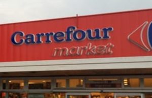 Como, taccheggio al supermercato si trasforma in rapina: doppio arresto