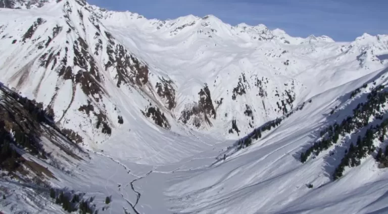 Klosters (Kanton Graubünden): Tourenskifahrer bei Lawinenniedergang gestorben