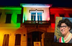 A margine / E ora, davanti a lei, qualcuno si cosparga il capo di cenere