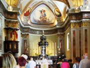 Colpo di stiletto / Altro che “Festival”, l’“overbooking” è alla Messa di Moghegno