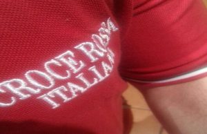 Luino (Varese): moto e auto a collisione, 16enne ferito, 84enne contusa