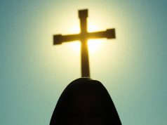 Tödlicher Unfall in Oron-la-Ville (Kanton Waadt): Auto stürzt von Brücke in Bach