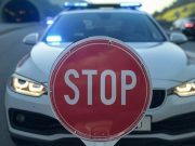 15-jähriger ohne Führerschein: Polizei stoppt Auto mit fünf Ausländer