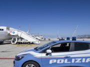 Como: clandestini e pericolosi, sei biglietti aerei di sola andata