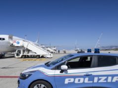 Como: clandestini e pericolosi, sei biglietti aerei di sola andata