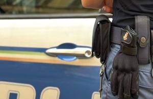Varese: precipita dal balcone del palazzo, donna in gravi condizioni