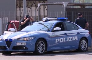 Como, tenta di disfarsi della droga ma non sfugge agli agenti: denunciato