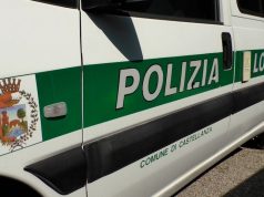 Castellanza (Varese), travolto da una moto davanti al suo bar: è grave