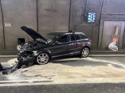 A2, galleria del San Gottardo: vettura contro parete, ferita una persona