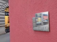 Locarno, chi la dura la vince: ricollocata la targa in memoria di Damiano