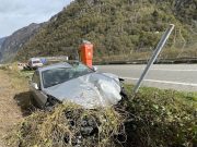 A13 a Lostallo, vettura finisce giù dalla scarpata: uomo in ospedale