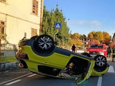 Olgiate Comasco (Como): auto finisce ruote all’aria, due contusi
