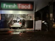 Flucht vor Polizei endet in Geschäft: Zwei Österreicher und eine Serbin verletzt