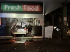 Flucht vor Polizei endet in Geschäft: Zwei Österreicher und eine Serbin verletzt