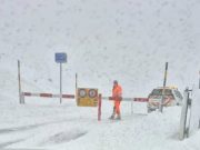 Poschiavo, neve e rischi: chiuso (in lieve anticipo) il Passo della Forcola
