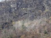 Terre di Pedemonte, detriti giù dal costone sopra Tegna: allarme tra i residenti