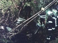 Laveno Mombello (Varese): auto fuori strada nella notte, 26enne ferito