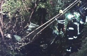 Laveno Mombello (Varese): auto fuori strada nella notte, 26enne ferito
