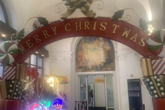 Filo di nota / Ma un po’ di attenzione, santo Cielo, almeno a Natale…