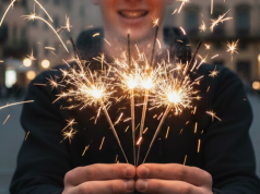 Jugendlicher zündet Feuerwerk im Unterricht und greift Lehrer tätlich an