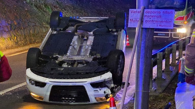 Pura direzione Caslano: auto finisce ruote all’aria, conducente contusa