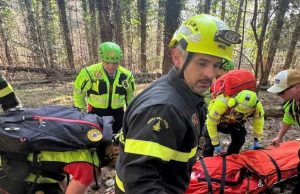 Barasso (Varese), con la “mountain bike” contro un albero: 57enne ferito