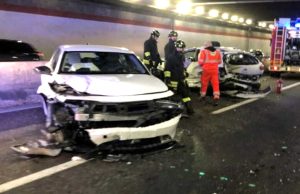 Cardano al Campo (Varese), collisione in superstrada: tre persone ferite