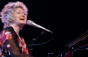 Perla rara ad Ascona, Dena DeRose compie 60 anni. Con il “Jazz cat club”