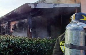 Guanzate (Como): a fuoco portico e mansarda di una villa, gravi i danni