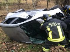 Travedona Monate (Varese): auto ruote all’aria, 20enne ricoverata